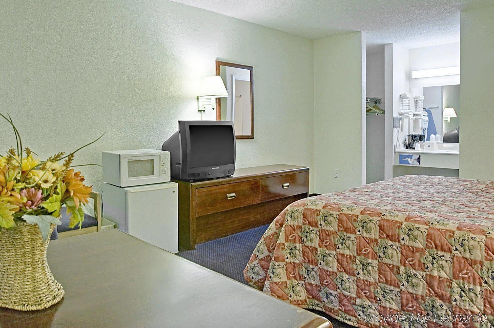 Americas Best Value Inn Dayton Room photo